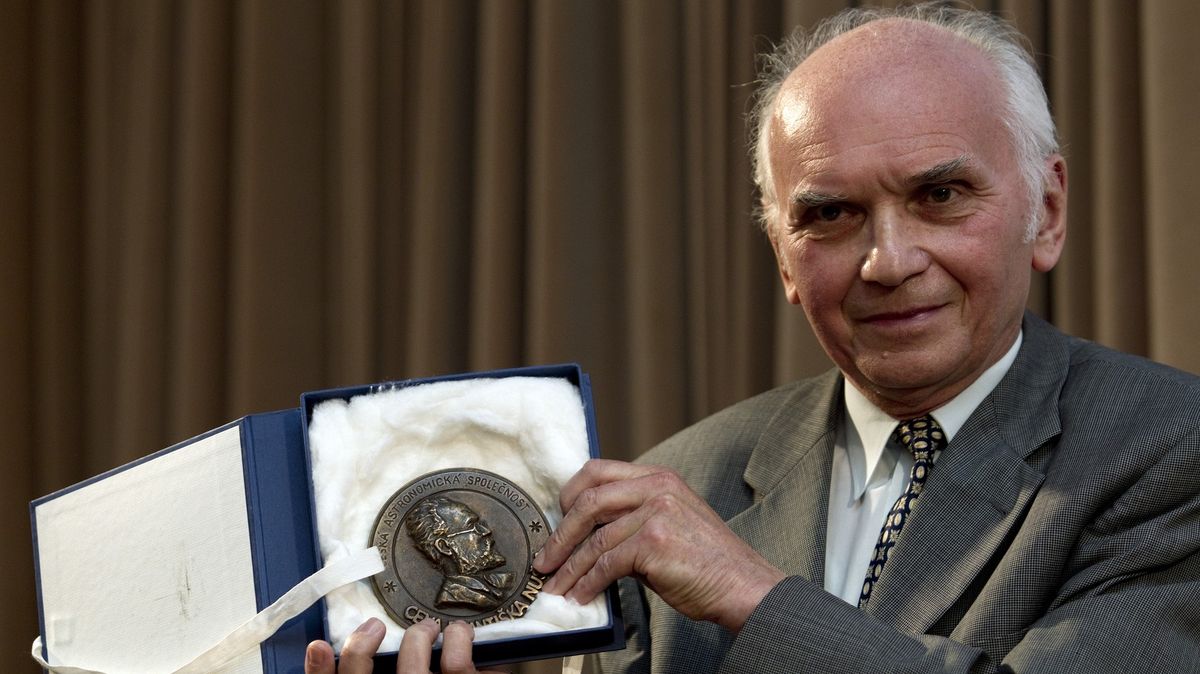 Zemřel astronom Luboš Kohoutek. Objeviteli slavné komety bylo 88 let